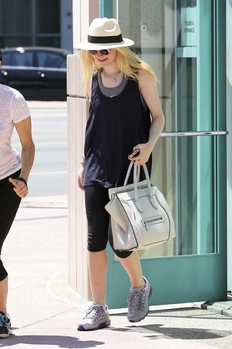 Dakota Fanning leaving the gym in Studio City, CA (August 8) | Dakota