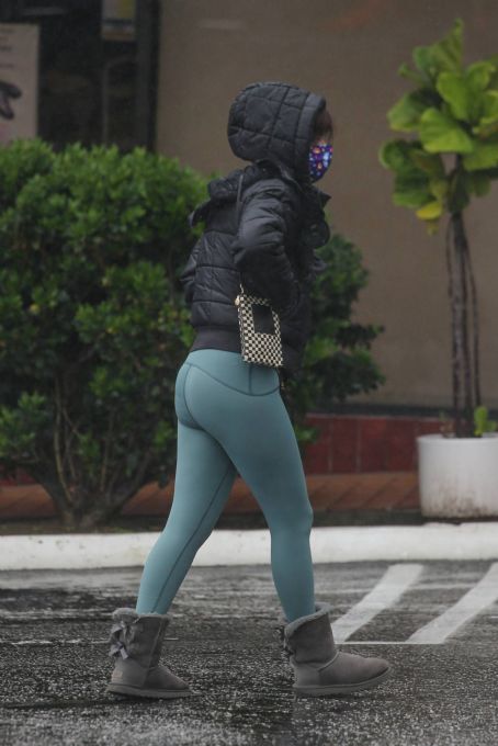 Zooey Deschanel – Seen in West Hollywood during the rain
