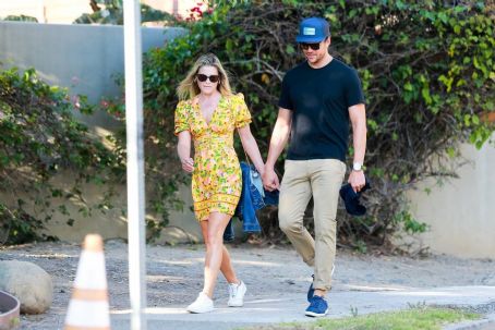 Ali Larter and Hayes MacArthur – Out and about in Malibu