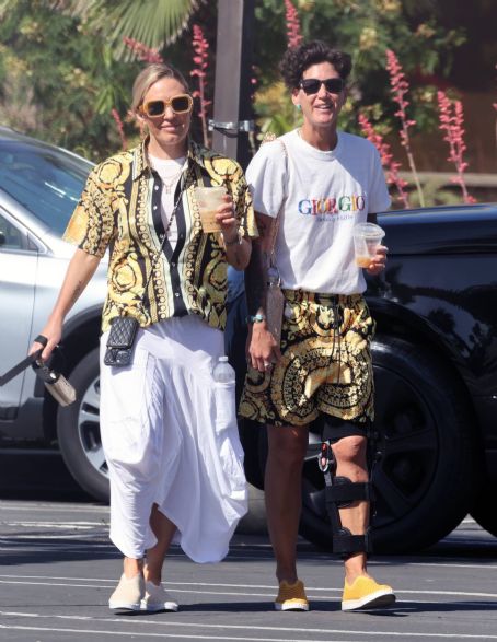 Braunwyn Windham-Burke – Seen with partner Jennifer Spinner in Palm Springs