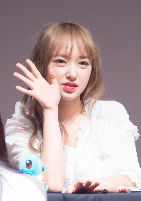 Who is Cheng Xiao dating? Cheng Xiao boyfriend, husband