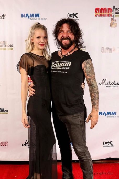 Tracii Guns and Siri Lux - Dating, Gossip, News, Photos