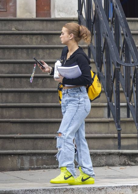 Maisie Smith – Steps out in London