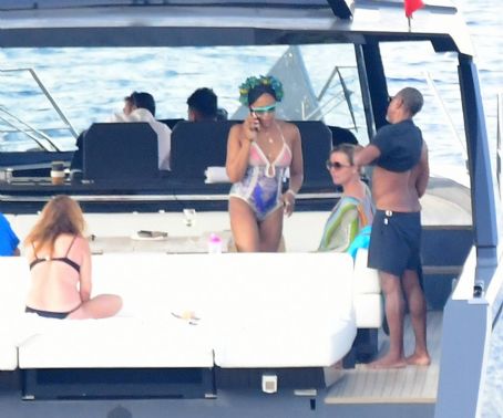 Naomi Campbell – Spotted on a yacht in Bodrum – Turkey