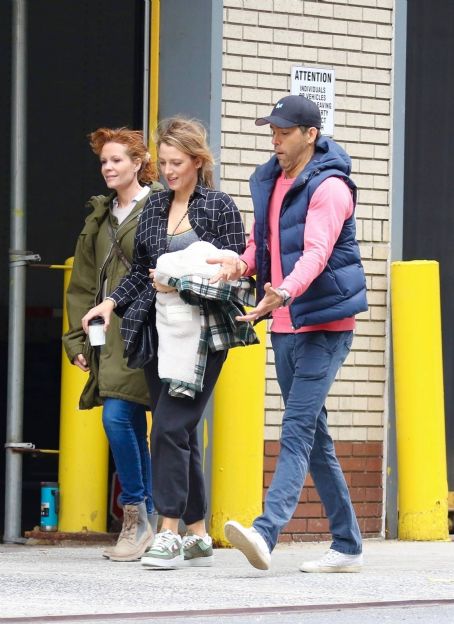 Blake Lively – With Ryan Reynolds walk around Manhattan’s Downtown area