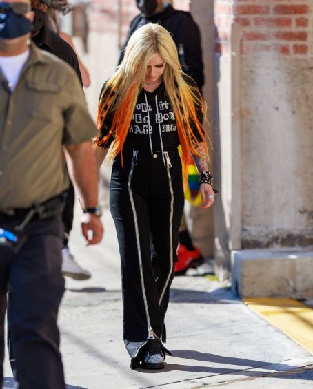 Avril Lavigne – Arriving at ‘Jimmy Kimmel Live’ in Los Angeles