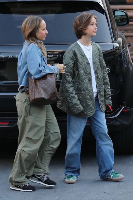 Jennifer Meyer – Arrives at Sushi Park in West Hollywood