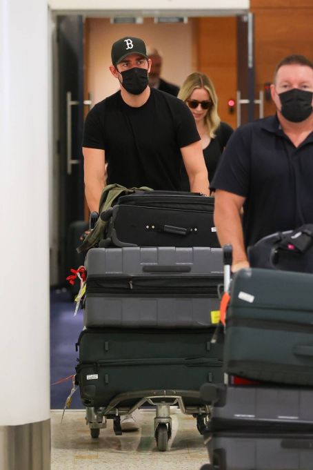 Emily Blunt – Arrives in Sydney