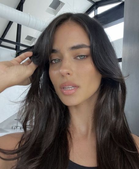 Who is Renee Herbert dating? Renee Herbert boyfriend, husband