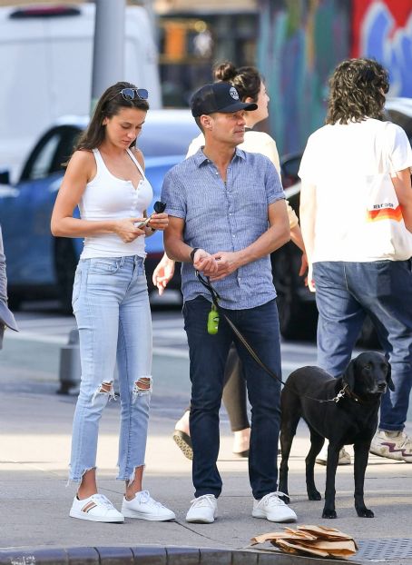 Aubrey Paige – Steps out in SoHo – New York - FamousFix