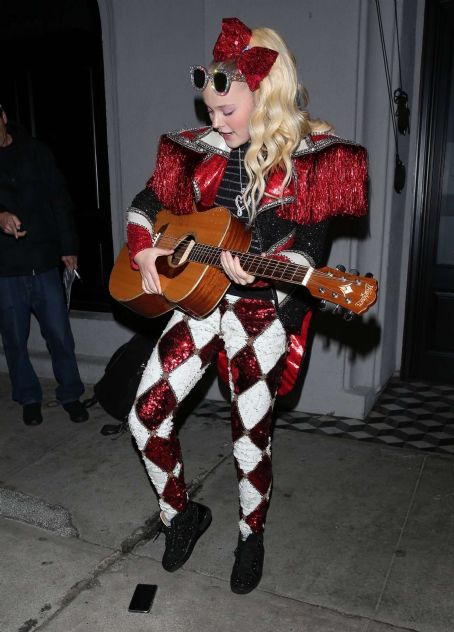 Jojo Siwa in extravagant outfit to dinner at Craigs in West Hollywood