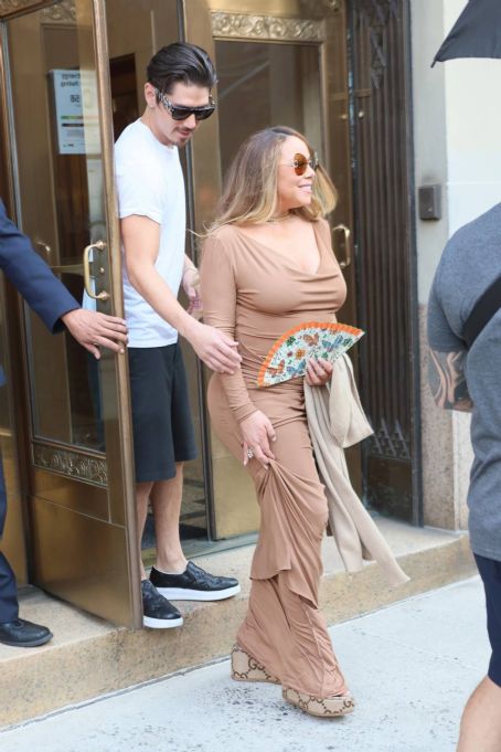 Mariah Carey – Seen with boyfriend Bryan Tanaka and her security in New York