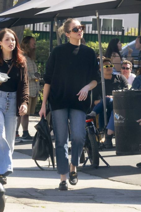 Stassi Schroeder – Seen with friends over lunch in Los Feliz