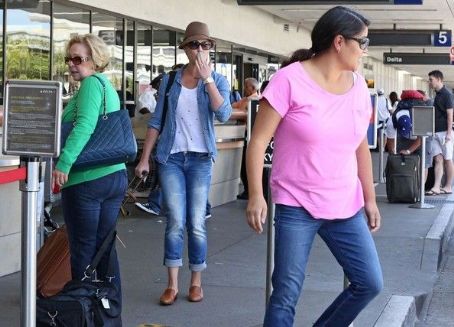 Katherine Heigl and her mom Nancy prepare to fly out of LAX on August 7, 2013