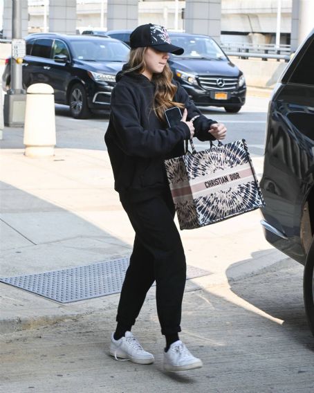 Hailee Steinfeld – Spotted at JFK Airport in New York