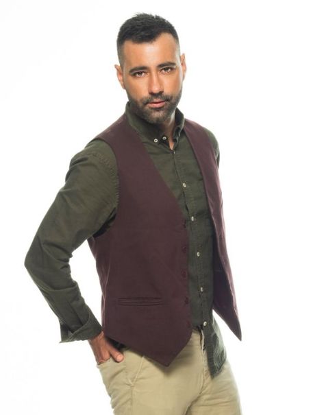 8 lexeis- Official Photos of the Cast