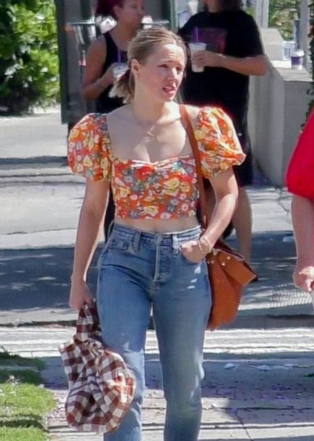 Kristen Bell – With her mom ahead of Mother’s Day celebrations in Los Feliz