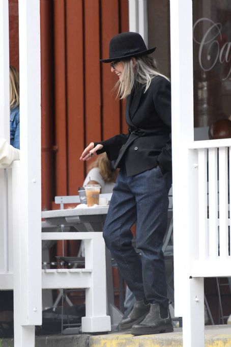 Diane Keaton – Seen with friend at Brentwood Country Mart | Diane