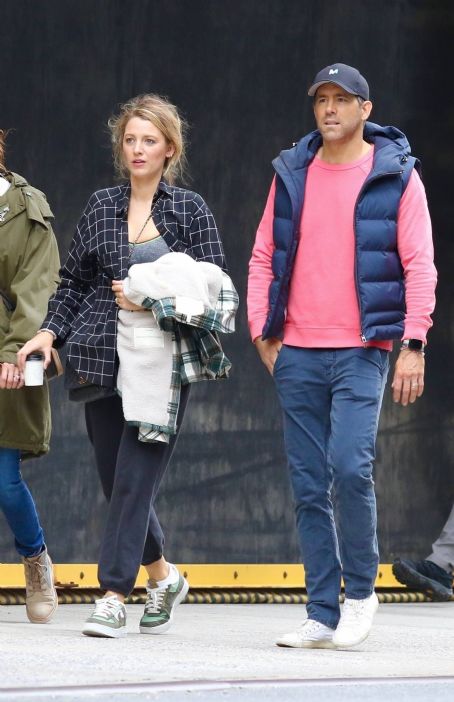 Blake Lively – With Ryan Reynolds walk around Manhattan’s Downtown area