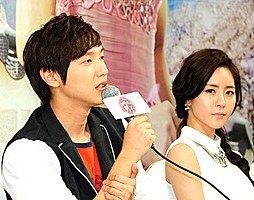 Ji Hyun Woo and Ye-Sol Jin