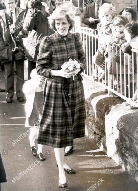 Princess Diana visits a school in Cirencester - 22 December 1982 ...