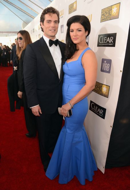 Henry Cavill e Gina Carano na premiação Critic's Choice Movie Awards em  Santa Monica!!! #AlwaysHenryCavill