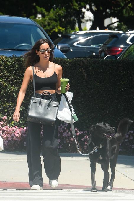 Ines de Ramon – Steps out for a green juice in Los Angeles | Ines de ...