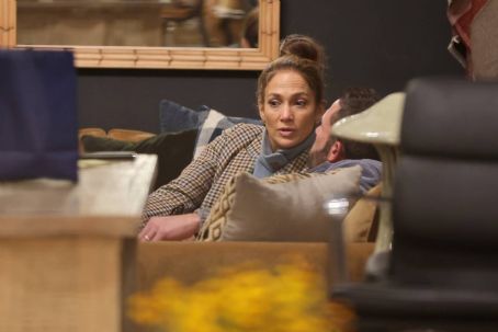 Jennifer Lopez – Shopping candids for pillows around Los Angeles