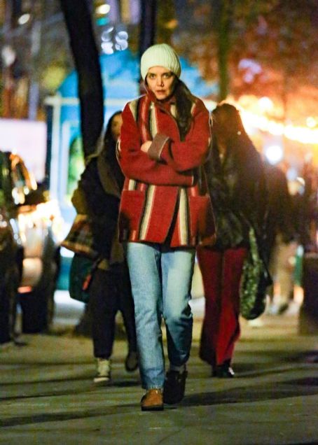 Katie Holmes – Out in chilly New York