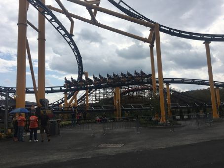 Steel Curtain (roller coaster)