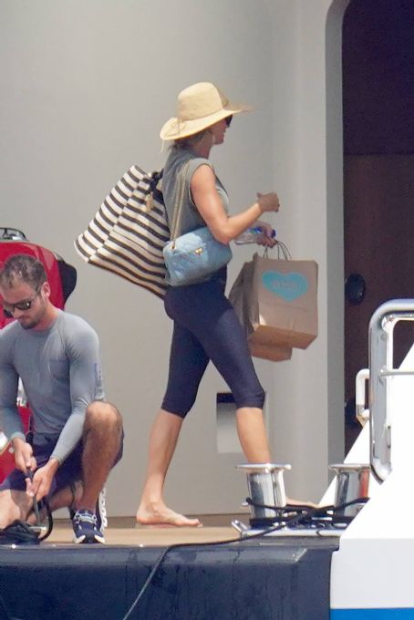 Gisele Bundchen – Spotted during holidays in St.Tropez