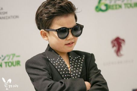 Hwang Min-Woo