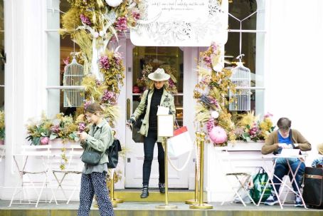 Lady Victoria Hervey – Shopping before buying a treat at Peggy Porschen Cake Shop in London
