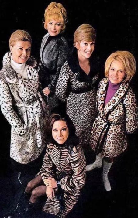 Mary, Doris Day, Amanda Blake, Jayne Meadows, and Angie Dickinson appeared in a faux fur ad, after attending the National Leisure Inc. Benefit at Lion Country Safari in Laguna Hills, CA. — April 24, 1971