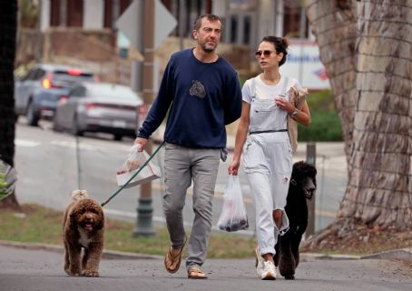 Jordana Brewster – Spotted at the Santa Barbara Farmers Market