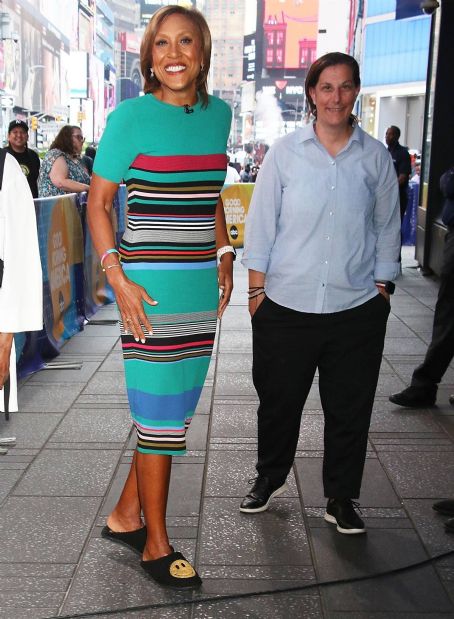 Robin Roberts – Photographed arriving at the Good Morning America in New York