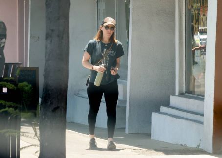 Kate Mara – Arriving for a Pilates session