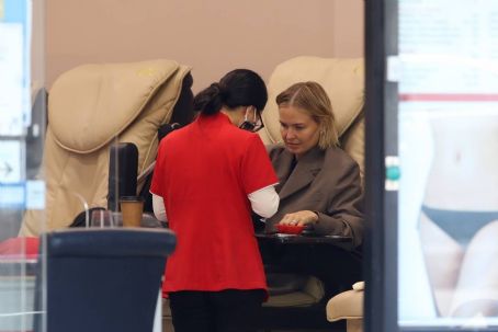 Lara Bingle – Wearing oversized blazer while out Rose Bay – Sydney