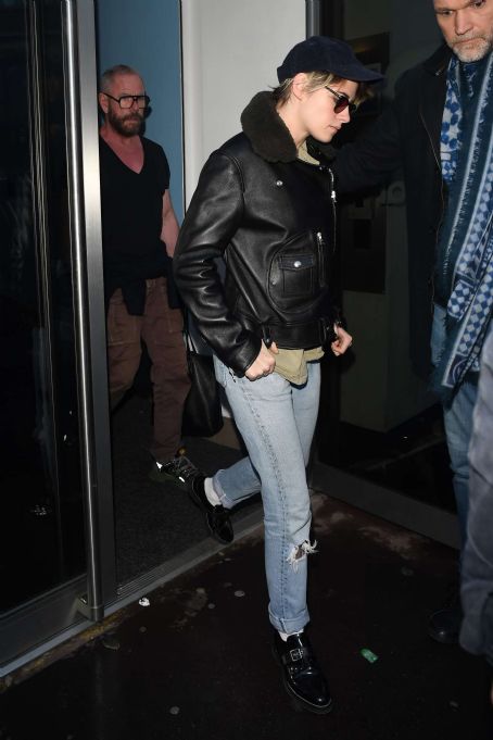 Kristen Stewart – Leaves Capital Radio in London - FamousFix