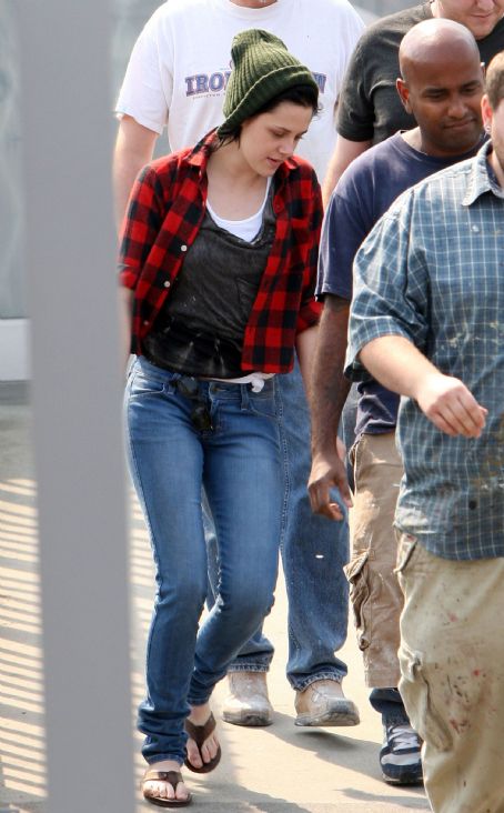 Kristen Stewart - Set Of Twilight Eclipse In Vancouver, 19.08.2009 ...