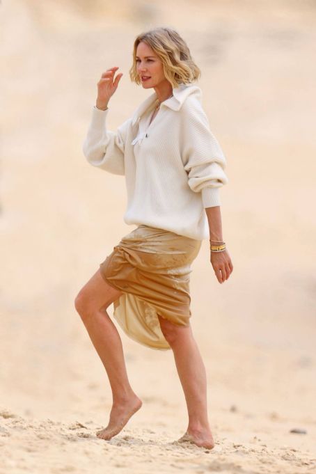 Naomi Watts – Photoshoot candids at the beach in The Hamptons