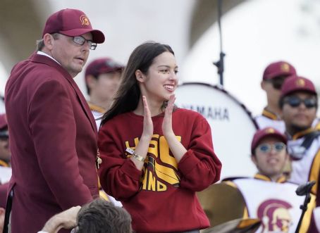 Olivia Rodrigo – NCAA football game between the USC Trojans and the