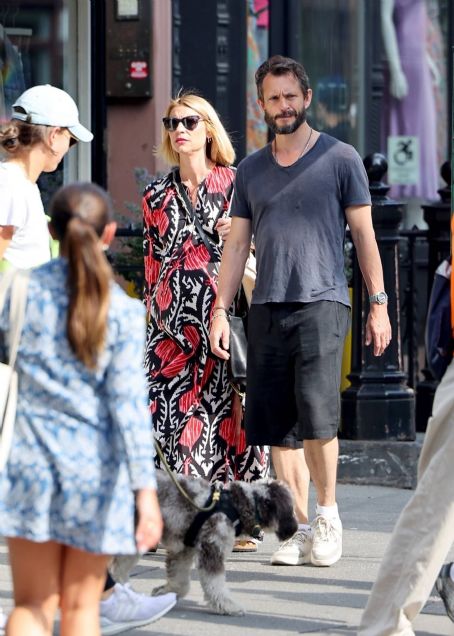 Claire Danes – With her husband Hugh Dancy step out for some shopping in New York