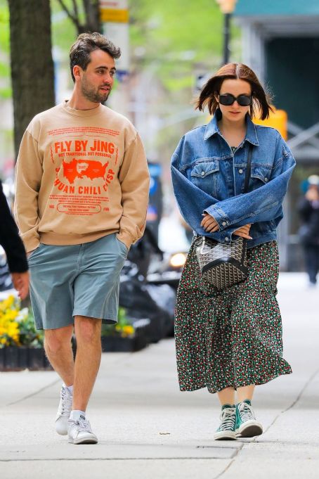 Maude Apatow – With her boyfriend Sam Koppelman taking a stroll in New