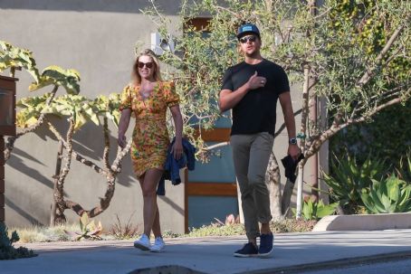 Ali Larter and Hayes MacArthur – Out and about in Malibu