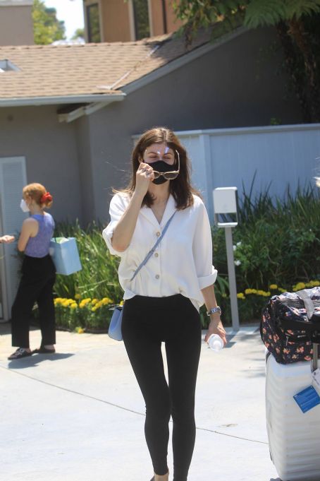 Alexandra Daddario – Seen leaving Jennifer Klien’s Day of Indulgence in