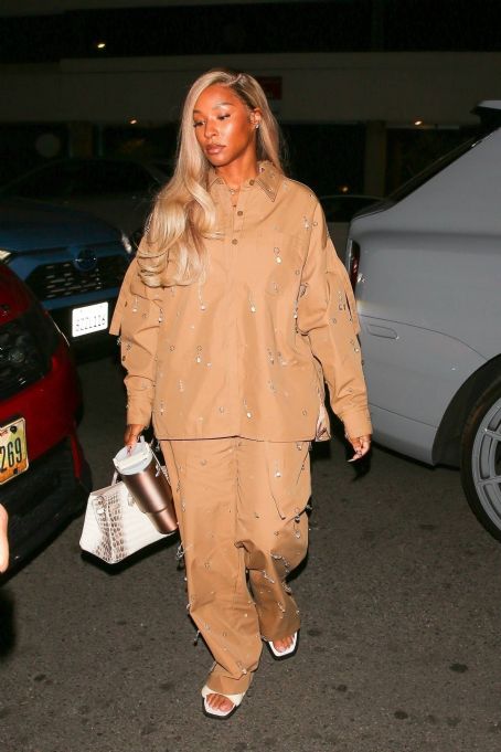 Savannah James – Seen at A.O.C restaurant in West Hollywood