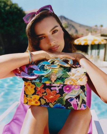 Emily Ratajkowski – Kurt Geiger (Spring-Summer 2025)