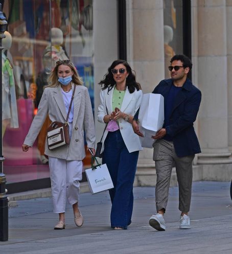 Lucy Mecklenburgh – Shopping candids in London