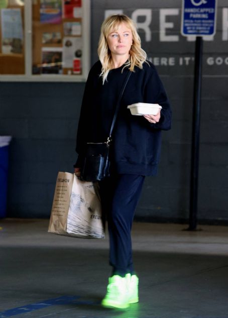 Malin Akerman – Shopping at Erewon Market in West Hollywood